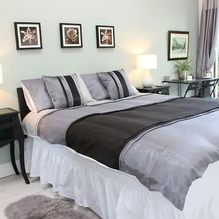Guest house The Big Tree And Self Catering 4*